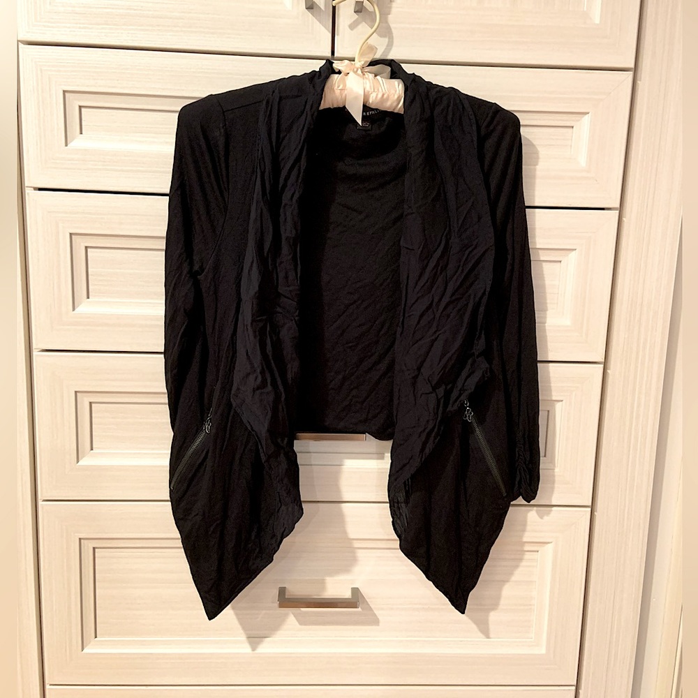 Jacket with zip pockets 🤐—Keep your chapstick safe at work!